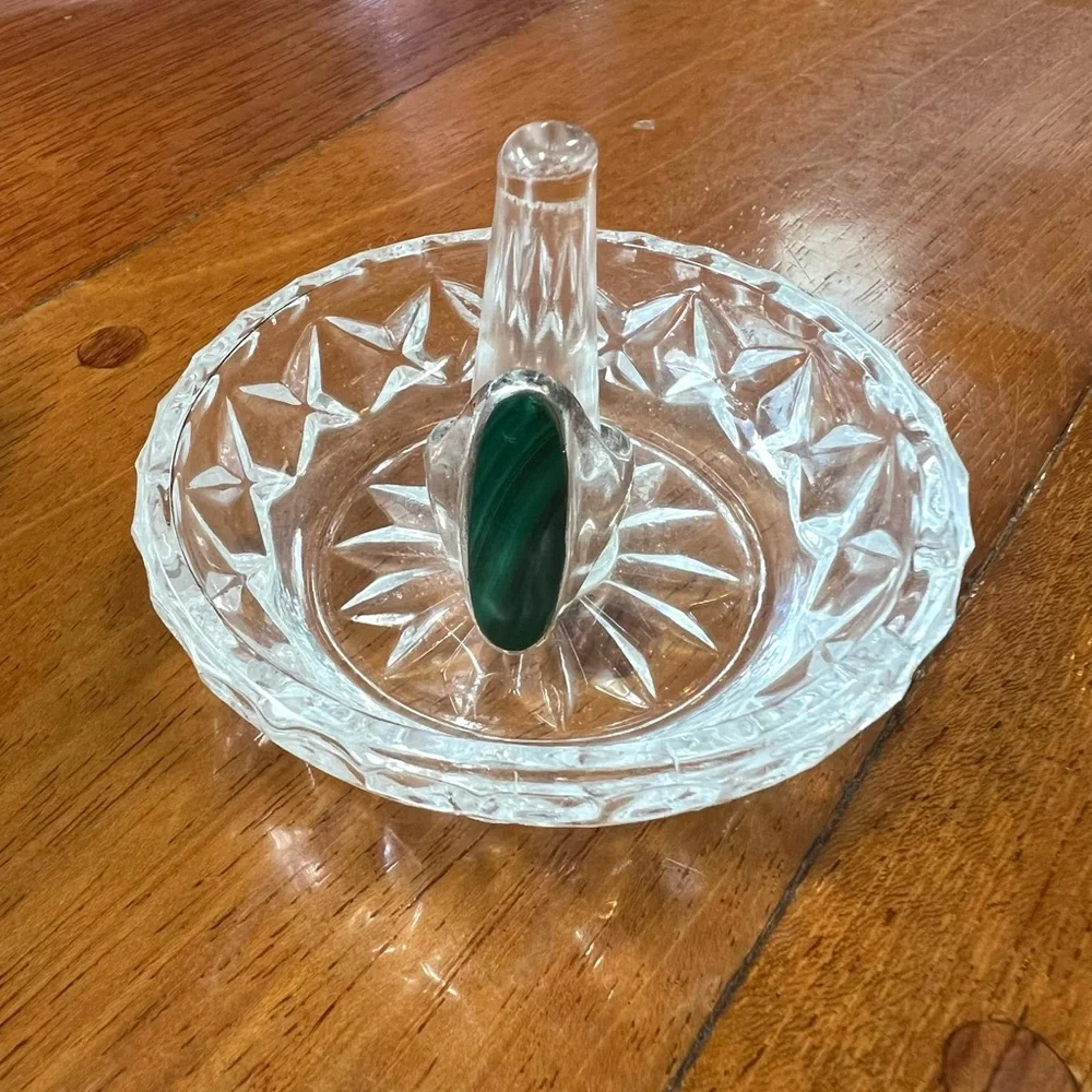 Vintage Sterling Silver Unisex Ring with Oval Malachite Stone